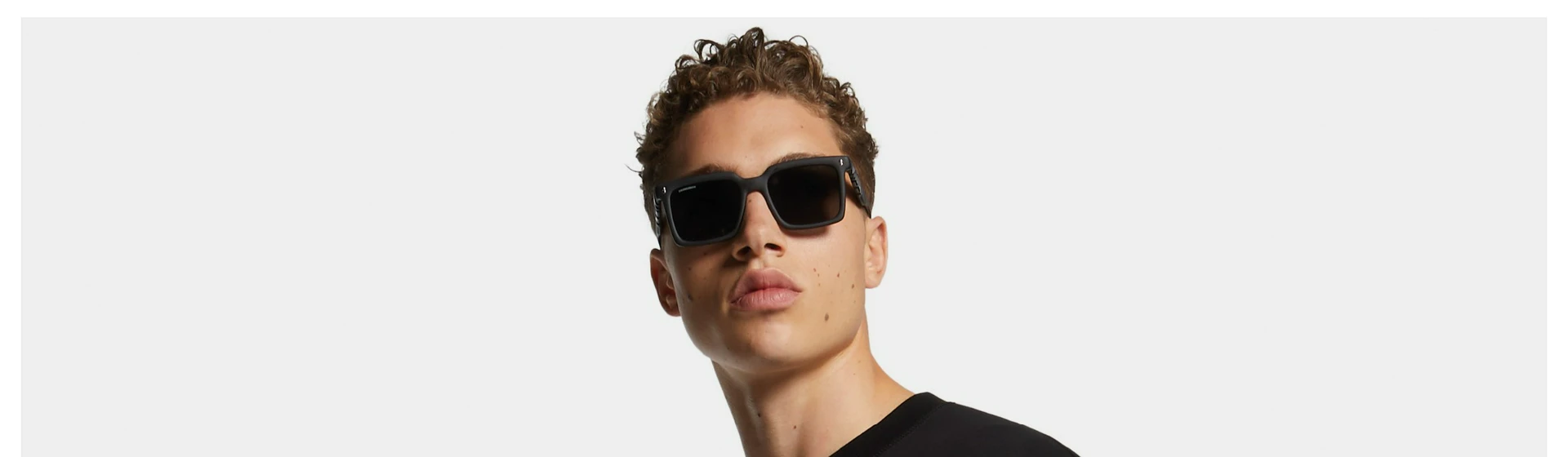 zamyślony mężczyzna